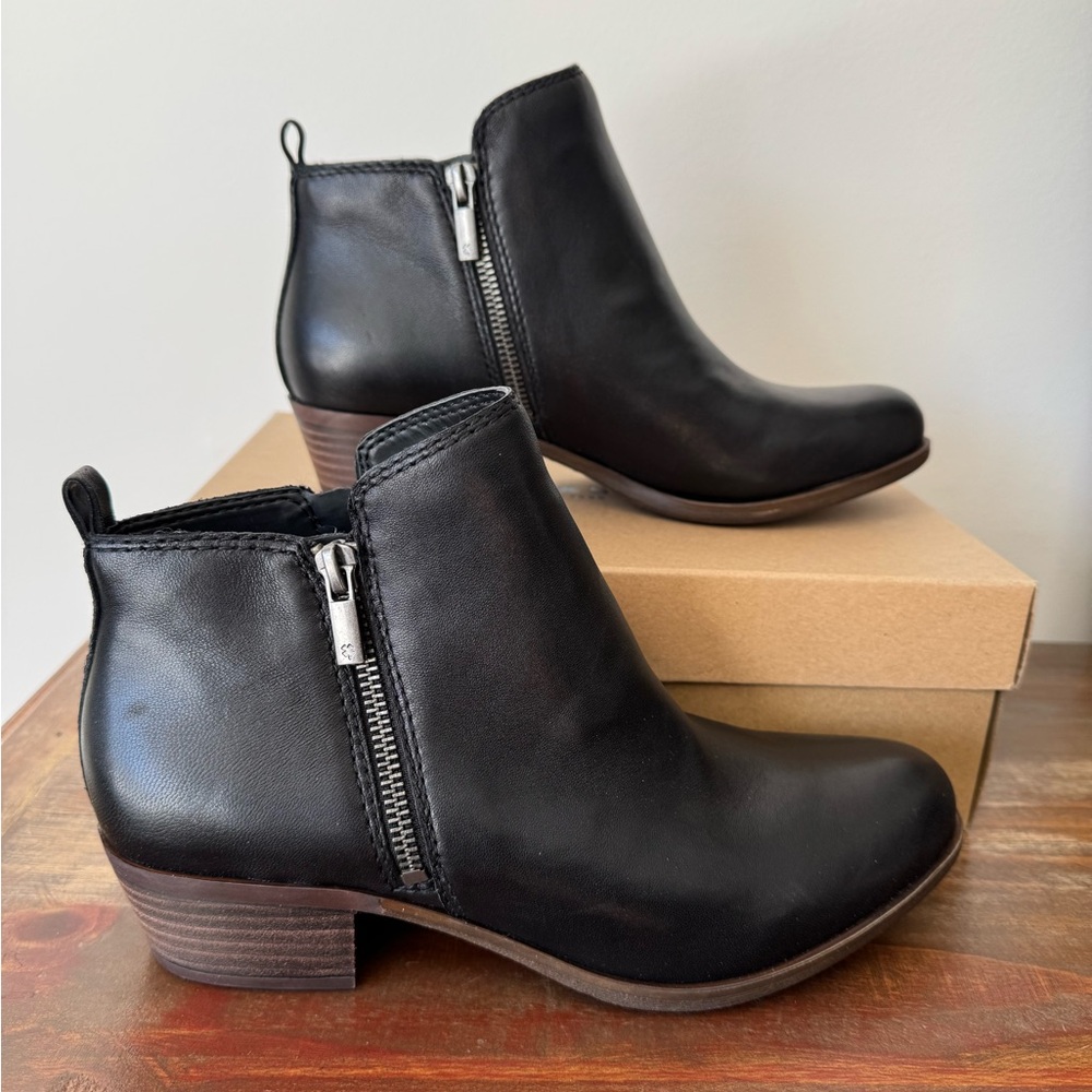 🆕 Lucky Brand Basel ankle booties - size 8.5 wide ☘️